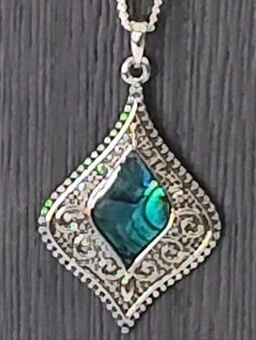 Elsie & Zoey Abalone Pendant Necklace Silver Tone Y2K Whimsical Dainty Chain 12"